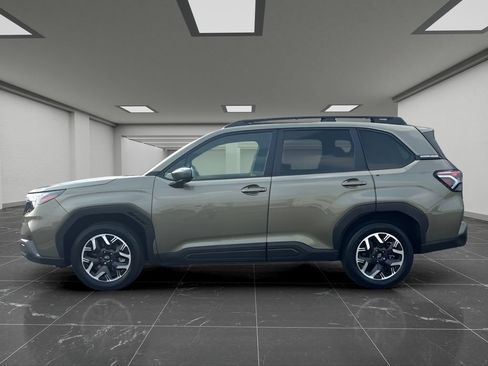 Certified 2025 Subaru Forester Premium w/ Convenience Package #1 AWD/4WD image 6