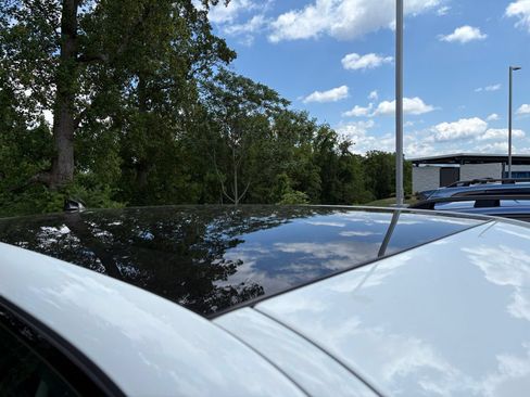 Used 2017 Land Rover Discovery Sport HSE AWD/4WD image 9