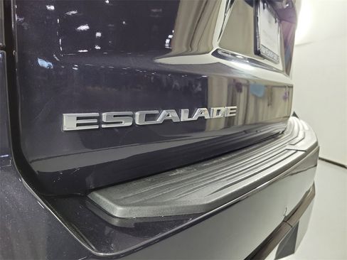 Used 2023 Cadillac Escalade ESV Sport Platinum w/ Heavy-Duty Trailer Package image 6