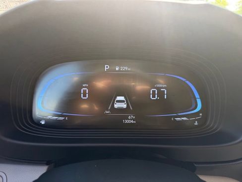 Used 2024 Hyundai Venue SEL FWD image 14