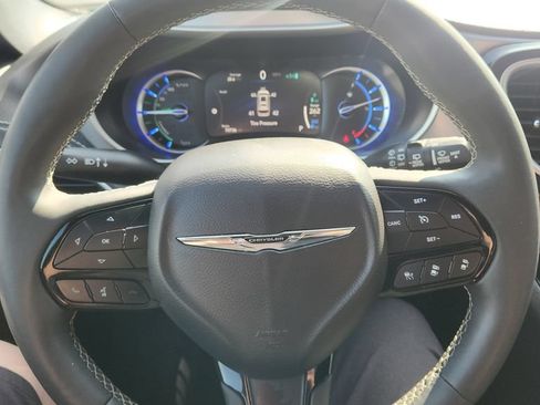 Used 2024 Chrysler Pacifica Limited FWD image 21