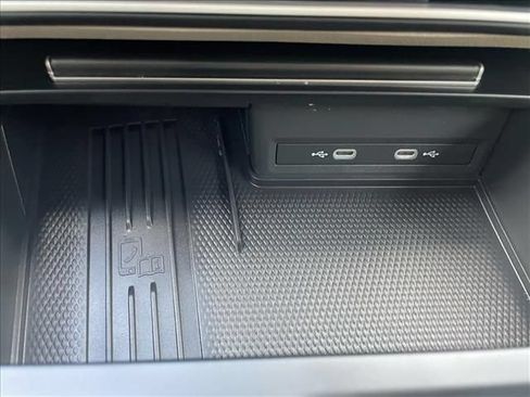 Used 2026 Volkswagen Atlas SE FWD image 13