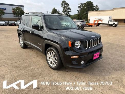 Used 2019 Jeep Renegade Latitude FWD image 1