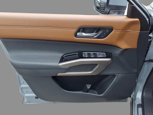 Certified 2025 Nissan Pathfinder Platinum AWD/4WD image 16