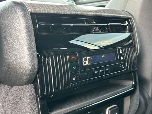 Used 2024 Jeep Wagoneer Series III AWD/4WD image 69