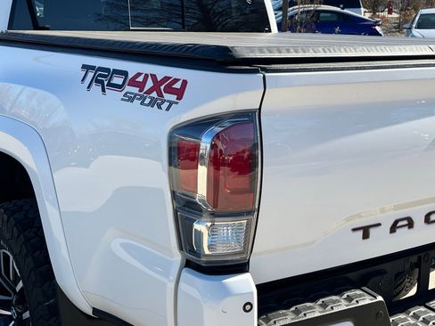 Used 2021 Toyota Tacoma TRD Sport w/ Technology Package image 13