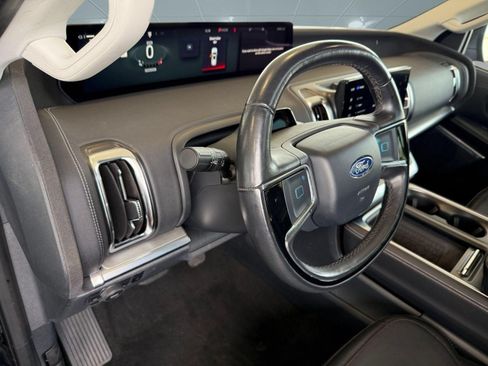 Certified 2025 Ford Expedition Max Platinum AWD/4WD image 4