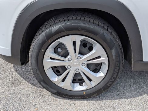 Used 2024 Chevrolet Trax LS FWD image 11