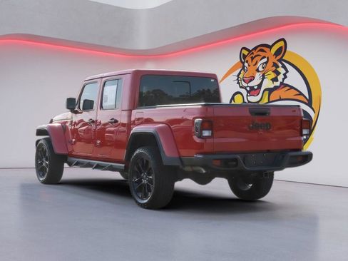 Used 2025 Jeep Gladiator Sport AWD/4WD image 7