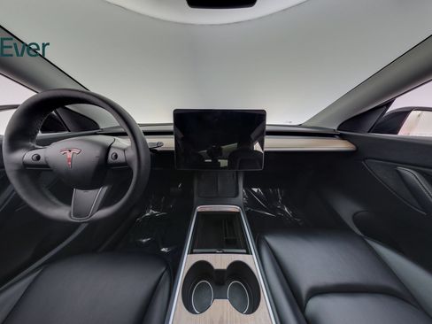 Used 2022 Tesla Model Y Long Range AWD/4WD image 26