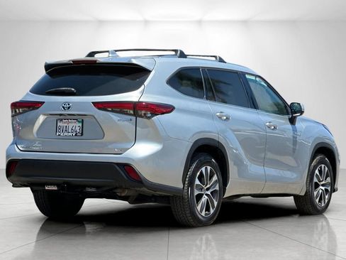 Used 2021 Toyota Highlander XLE FWD image 4