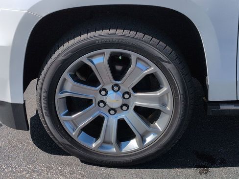 Used 2020 Chevrolet Suburban Premier w/ Premier 6.2L Value Package image 9