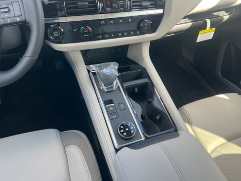 New 2026 Nissan Pathfinder SL image 15