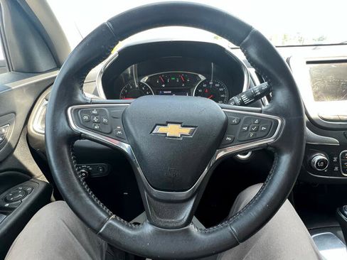 Used 2020 Chevrolet Equinox LT w/ Driver Convenience Package image 17