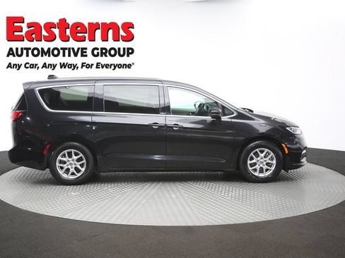 Used 2023 Chrysler Pacifica Touring-L FWD image 46