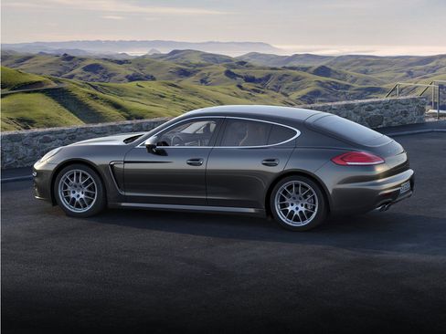 Used 2014 Porsche Panamera RWD image 1