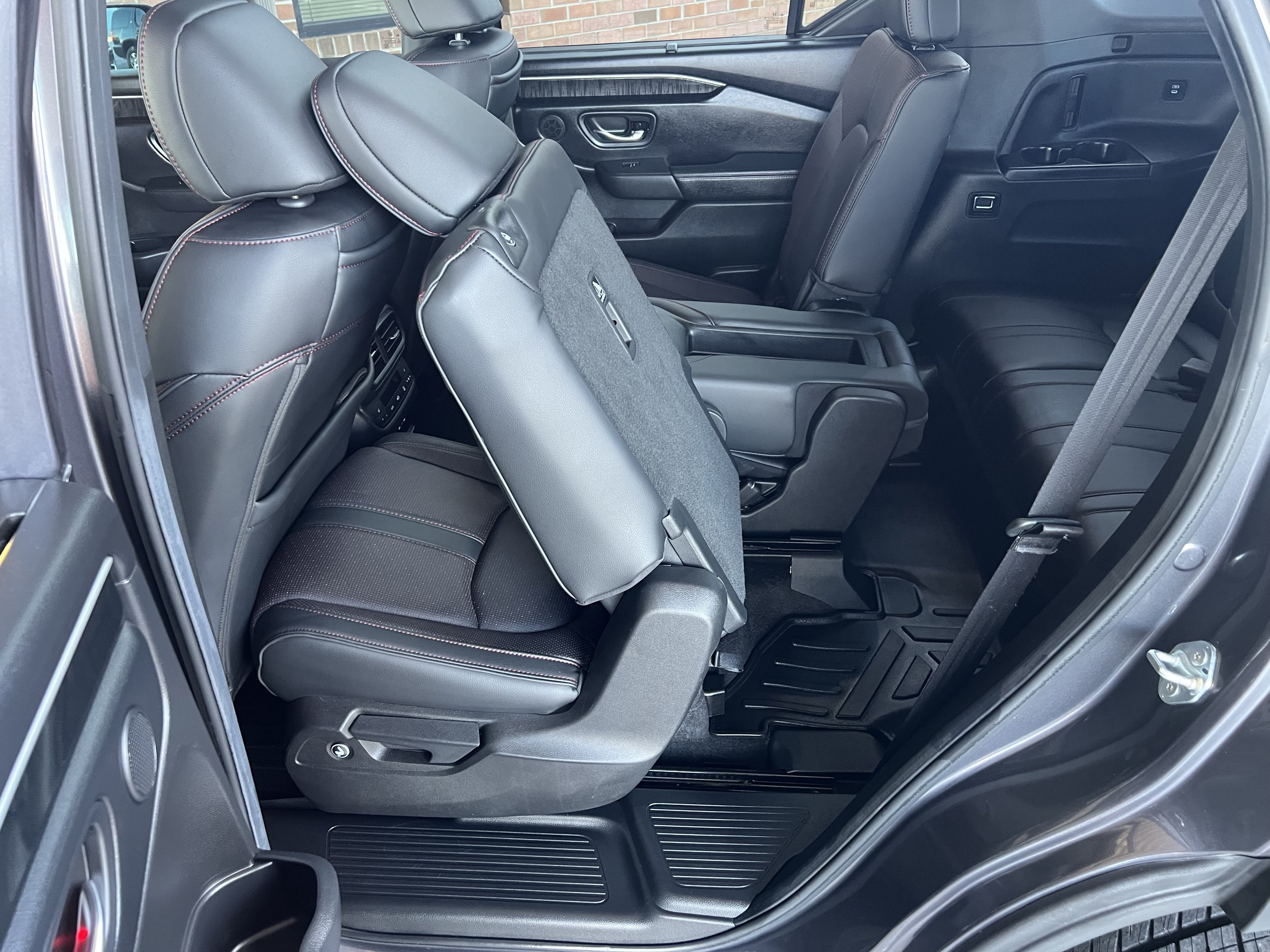 Used 2025 Honda Pilot Black Edition image 24