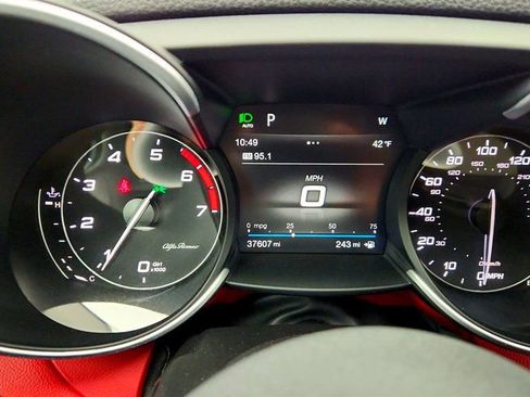 Used 2019 Alfa Romeo Giulia w/ Quick Order Package 22K Sport image 15