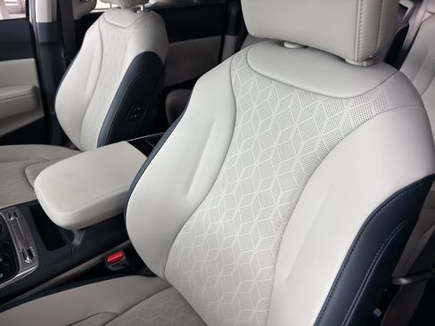 New 2026 Kia Carnival SX w/ SX Dark Edition Package image 11