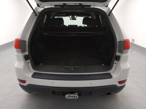 Used 2018 Jeep Grand Cherokee Laredo image 29