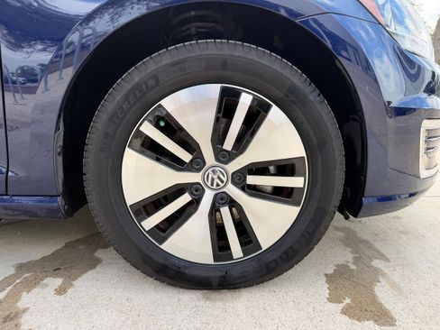 Used 2019 Volkswagen e-Golf SE image 8