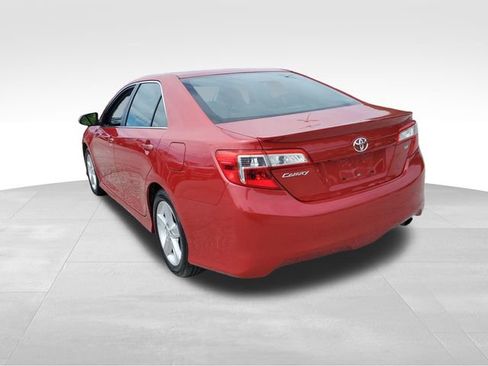 Used 2014 Toyota Camry SE FWD image 6