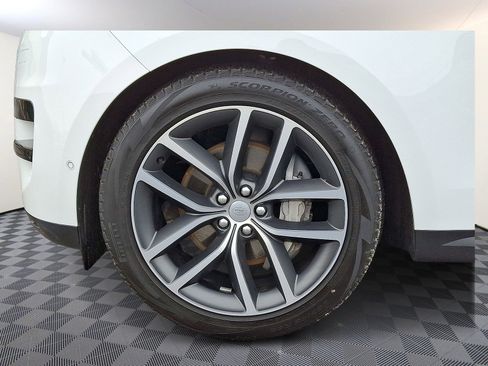 Used 2023 Land Rover Range Rover Sport SE image 2