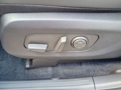 New 2026 Kia Carnival EX FWD image 24
