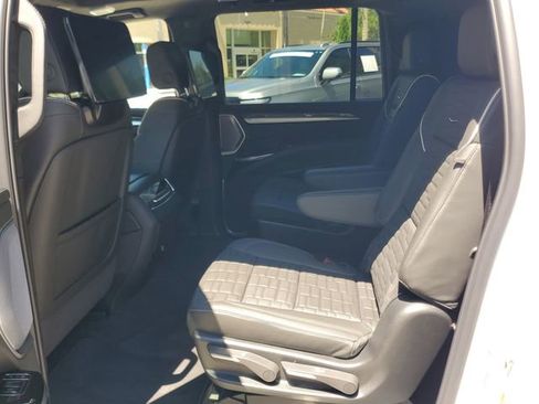 Used 2026 Cadillac Escalade ESV V AWD/4WD image 14