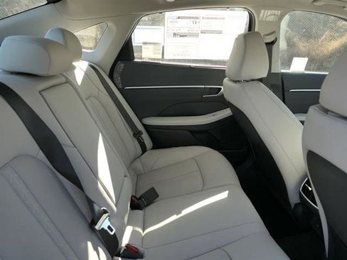 New 2025 Hyundai Sonata Limited image 24