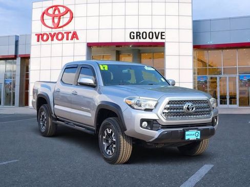 Used 2017 Toyota Tacoma TRD Off-Road w/ Tow Package (A/T) AWD/4WD image 8