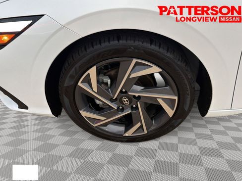 Used 2025 Hyundai Elantra Sport FWD image 17