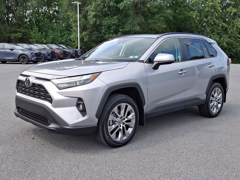 Certified 2022 Toyota RAV4 XLE Premium AWD/4WD image 3