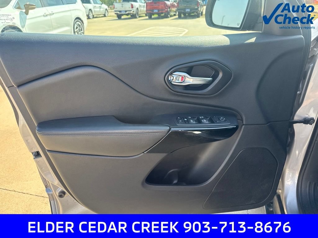 Used 2021 Jeep Cherokee Latitude Plus FWD image 14