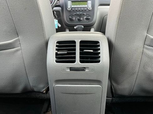 Used 2009 Volkswagen Rabbit S image 13