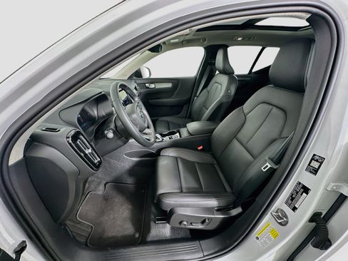 Used 2026 Volvo XC40 B5 Plus AWD/4WD image 13