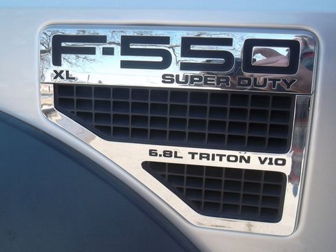 Used 2010 Ford F550 2WD Regular Cab Super Duty image 24