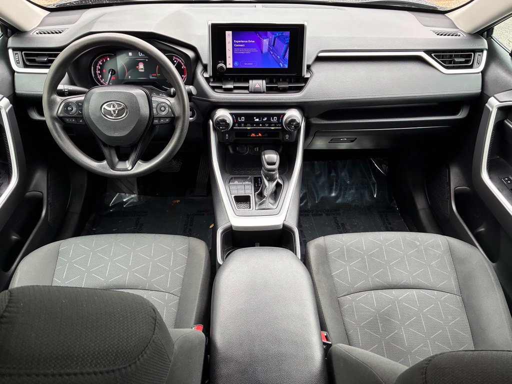 Used 2024 Toyota RAV4 XLE AWD/4WD image 4