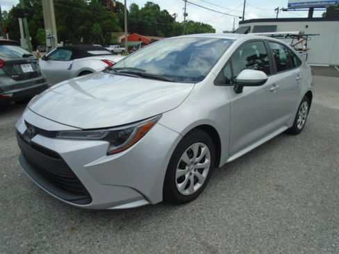 Used 2024 Toyota Corolla LE FWD image 3