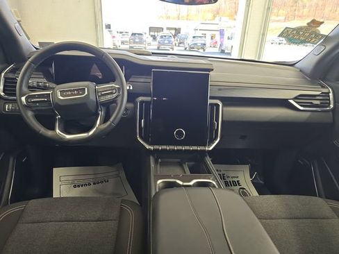 Used 2025 GMC Acadia Elevation image 11