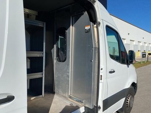 Used 2019 Freightliner Sprinter 170 image 9