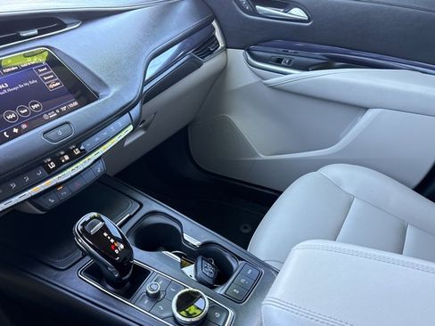 Used 2023 Cadillac XT4 Luxury w/ Cold Weather Package FWD image 22