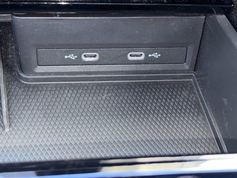 Certified 2025 Volkswagen Atlas SE FWD image 8