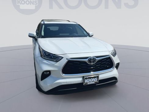 Used 2024 Toyota Highlander Limited AWD/4WD image 4