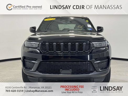 Used 2024 Jeep Grand Cherokee Altitude AWD/4WD image 3