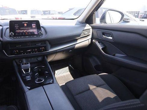 Used 2025 Nissan Rogue SV image 25
