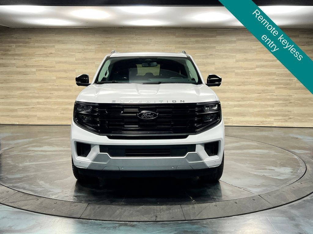 Used 2025 Ford Expedition Max Platinum w/ Platinum Ultimate Package AWD/4WD image 9