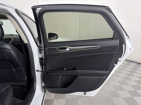 Certified 2018 Ford Fusion SE w/ Fusion SE Technology Package image 28