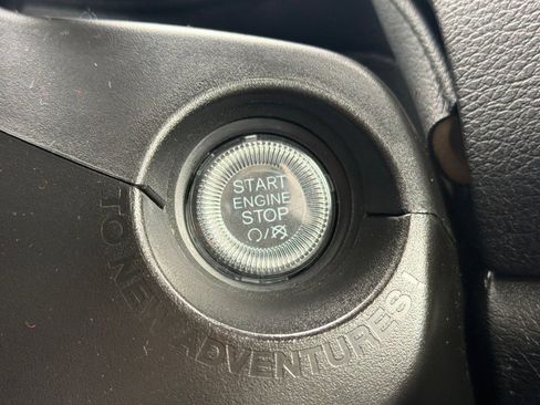 Used 2023 Jeep Renegade Latitude AWD/4WD image 20