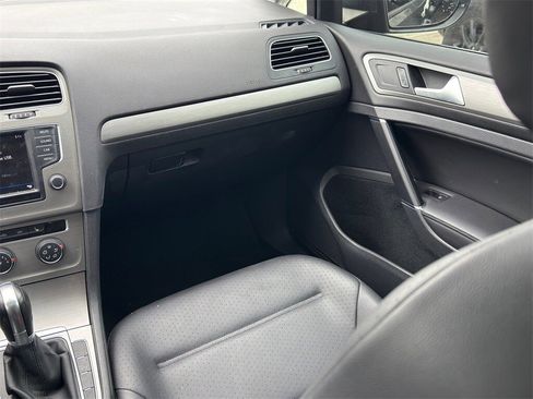 Used 2017 Volkswagen Golf Wolfsburg Edition image 29